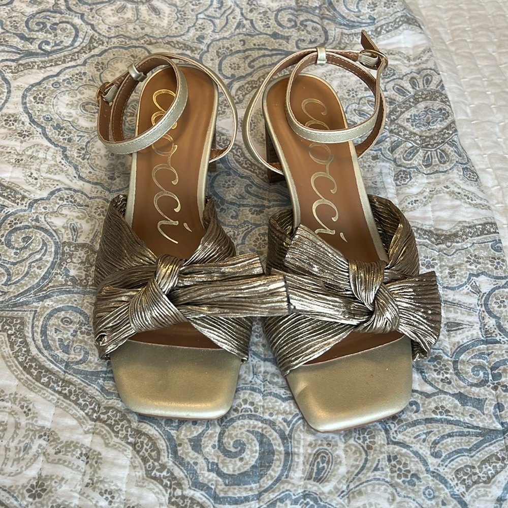 Ccocci Gold Bow Heel Size 8